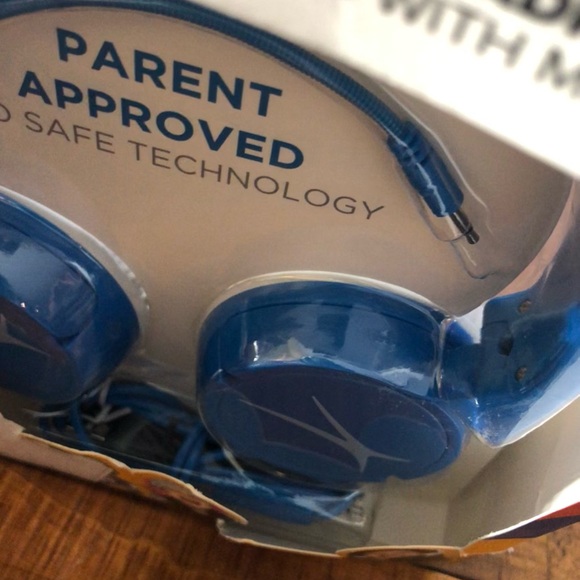 Altec Lansing 3-in-1 Kid Friendly Volume Limiting Over Ear Headphones and Mic - Picture 6 of 6